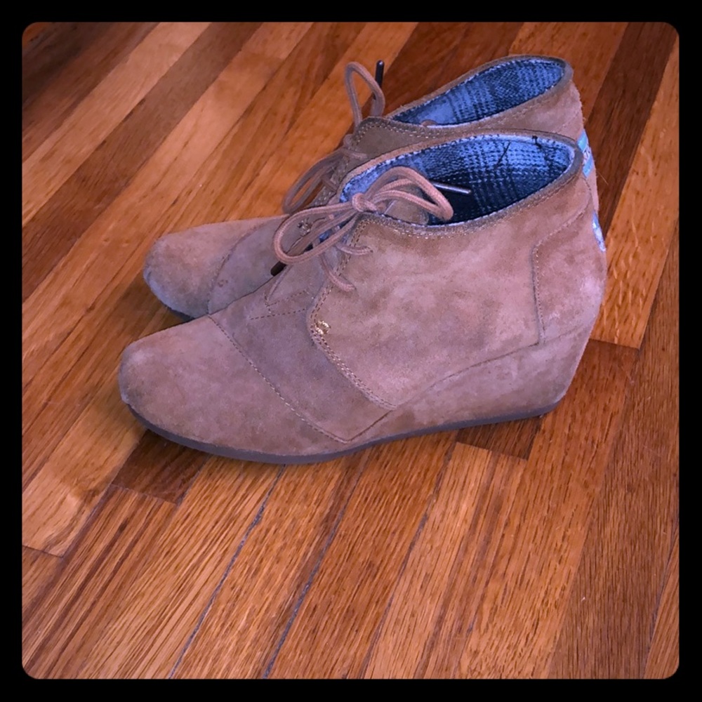 Tom’s wedge ankle booties
